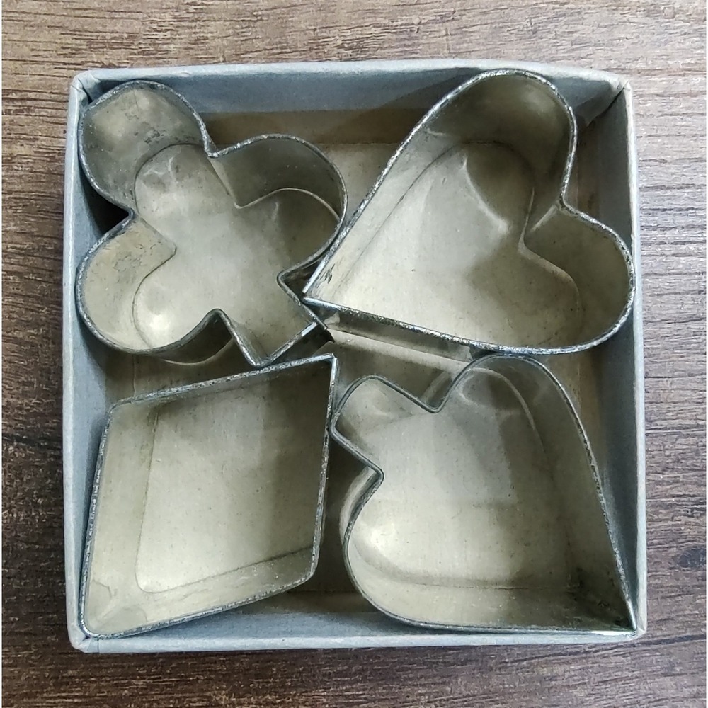 Vtg Playing Card Party Cake Cutters Boxed Set of Four Vtg Heart Spade Diamond A3